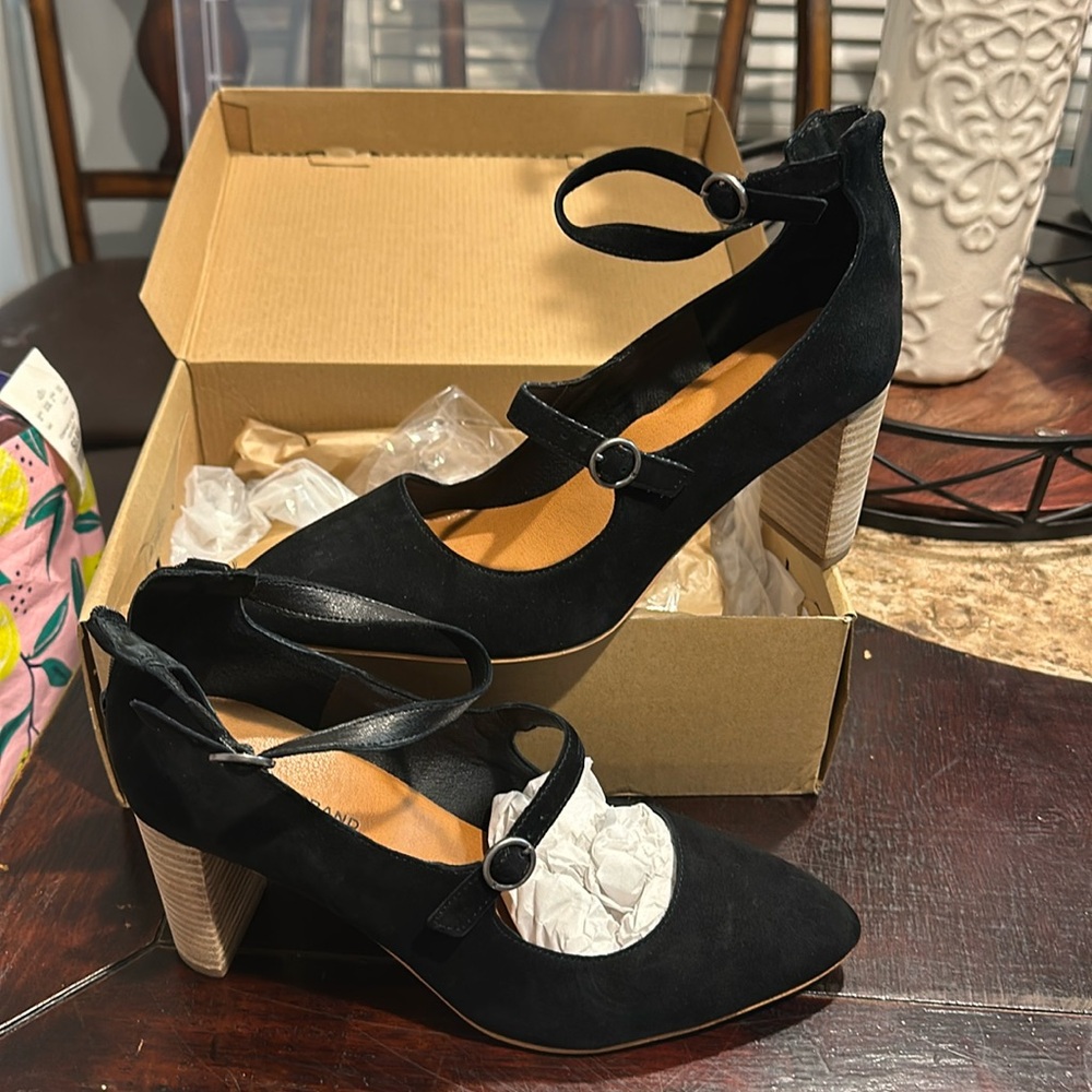 Lucky brand suede heels new